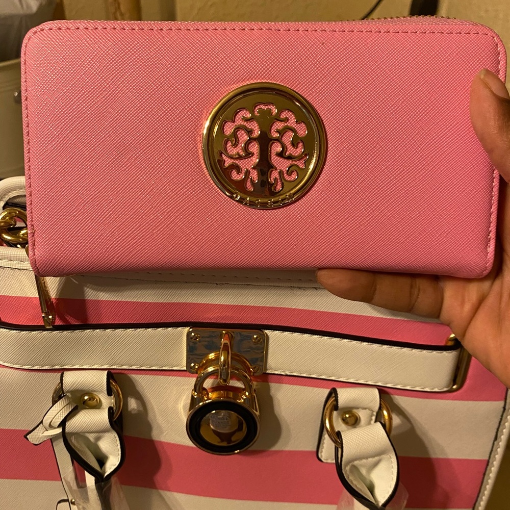 Purse set from Dasein including matching wallet and comes with long strap